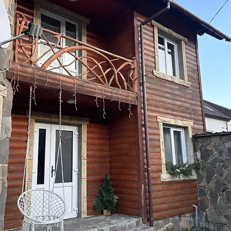Zhelikhovskykh Apartment Tatariv